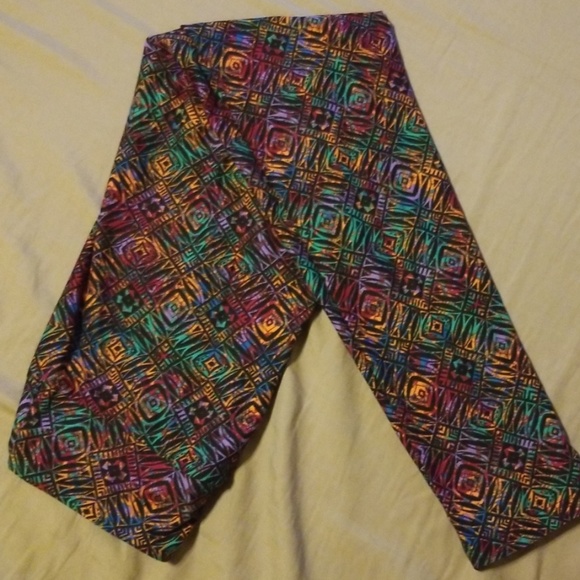 New LuLaRoe black geometric leggings OS - Picture 1 of 3
